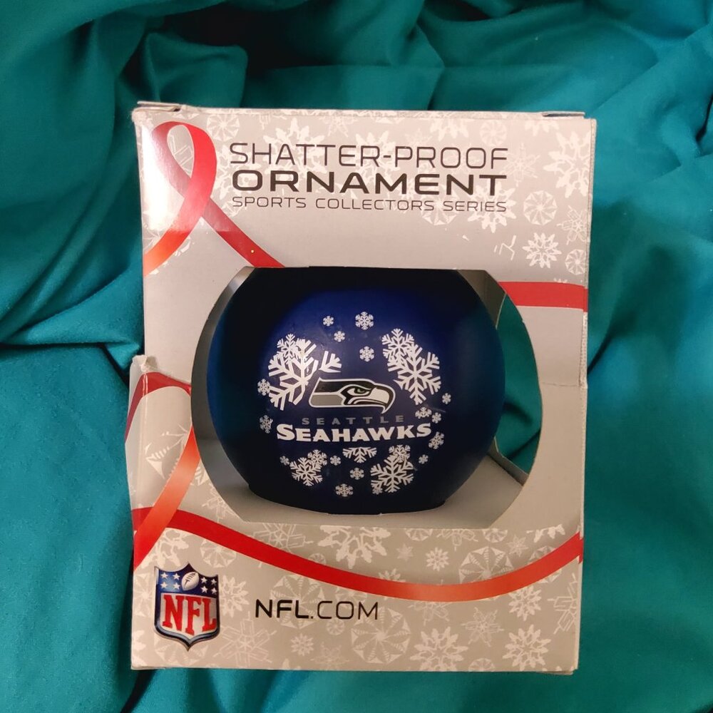 Seattle Seahawks Football NFL Round Shatterproof Christmas Tree Ornament